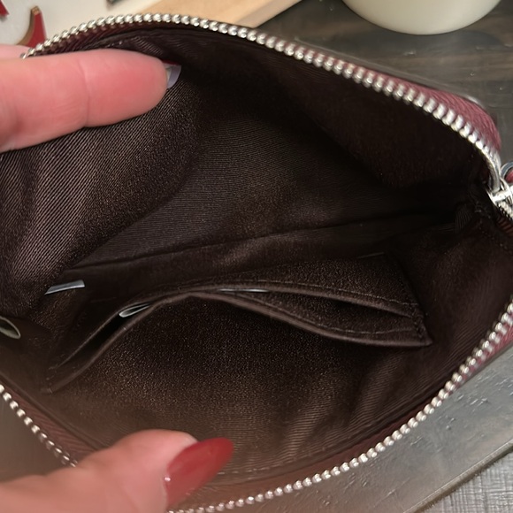 NWT COACH WRISTLET POUCH PEBBLED LEATHER ZIP BLACK BURGUNDY TAN - Picture 3 of 5